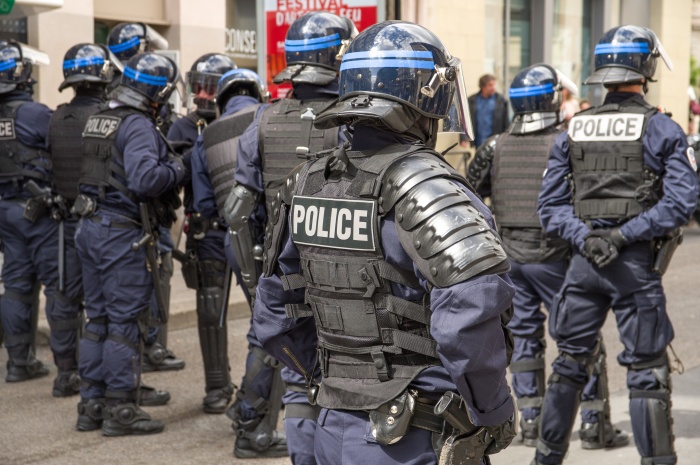 Répression du mouvement social et violences policières : le Parlement européen doit prendre position